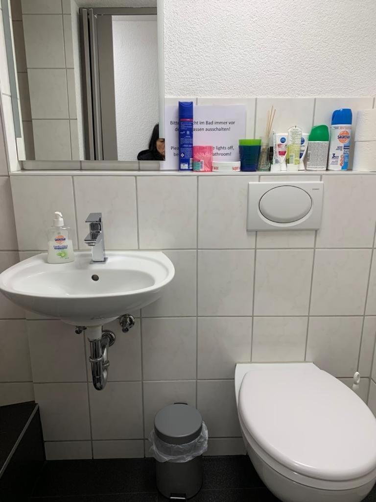 Guenstige Zimmer-Unterkunft Zimmer Mit Gemeinschaftsbad Lörrach Exteriör bild