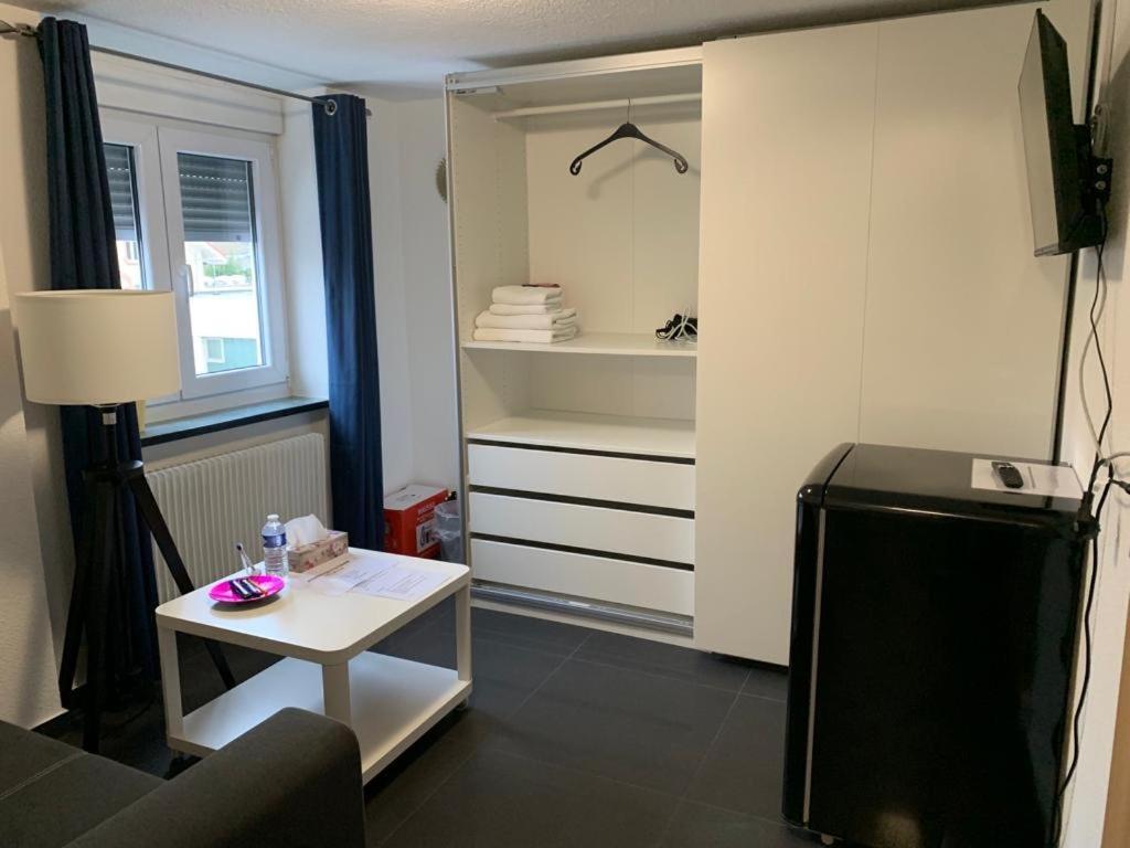 Guenstige Zimmer-Unterkunft Zimmer Mit Gemeinschaftsbad Lörrach Exteriör bild
